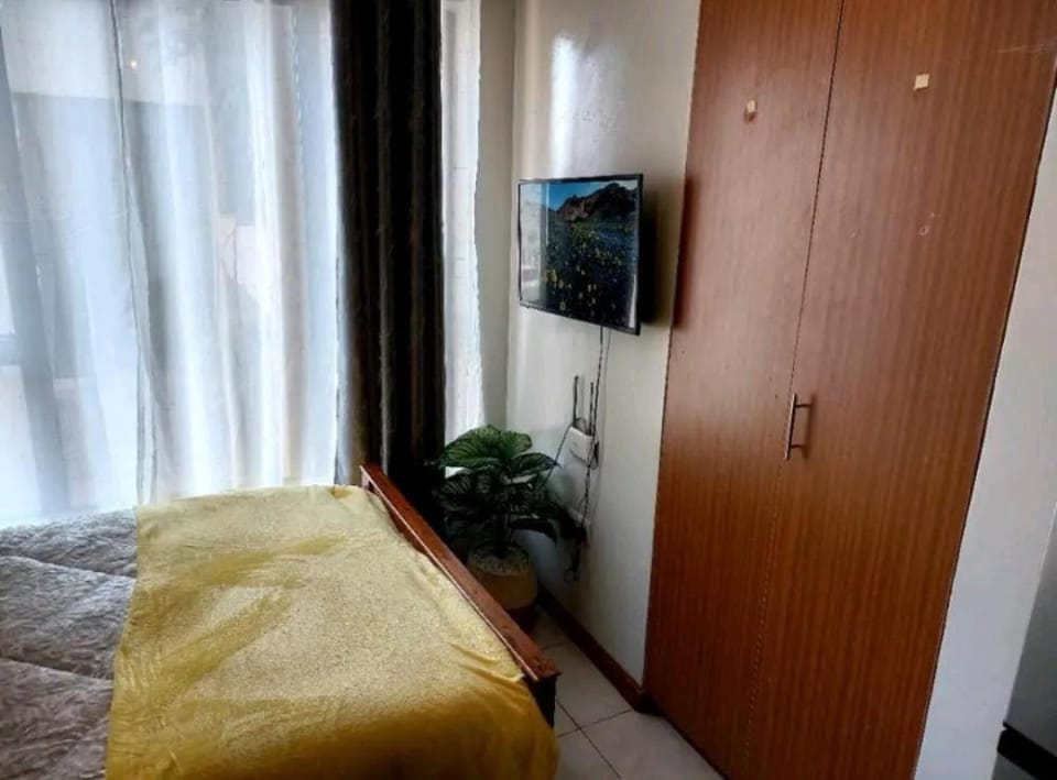 Communal lounge/ TV room, TV and multimedia, wardrobe