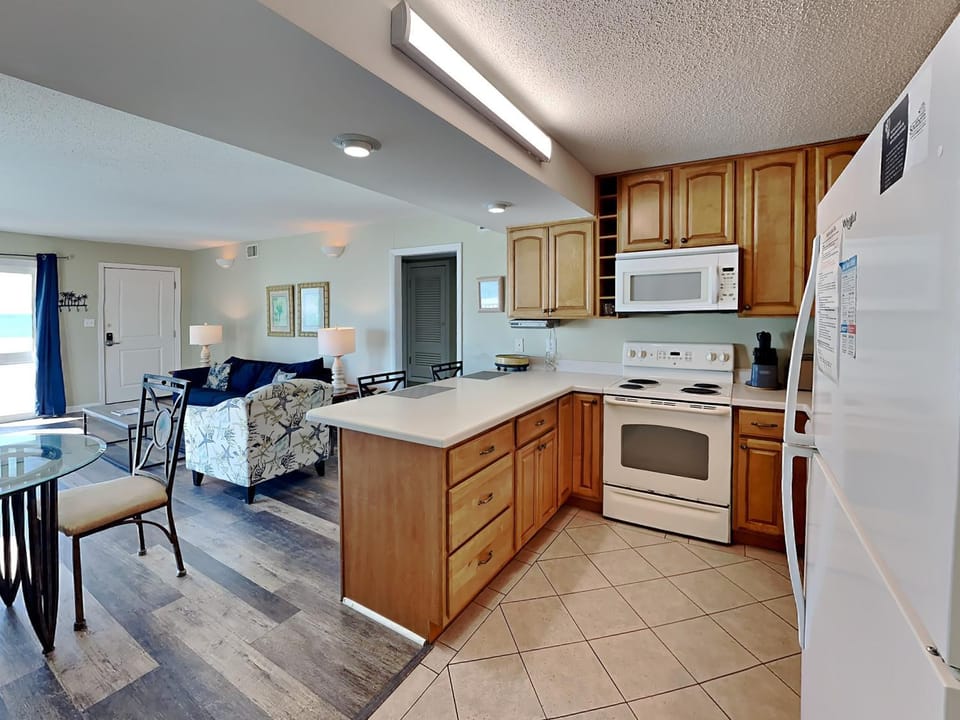 Kitchen or kitchenette, Living room, Seating area, Dining area, furniture, microwave, oven