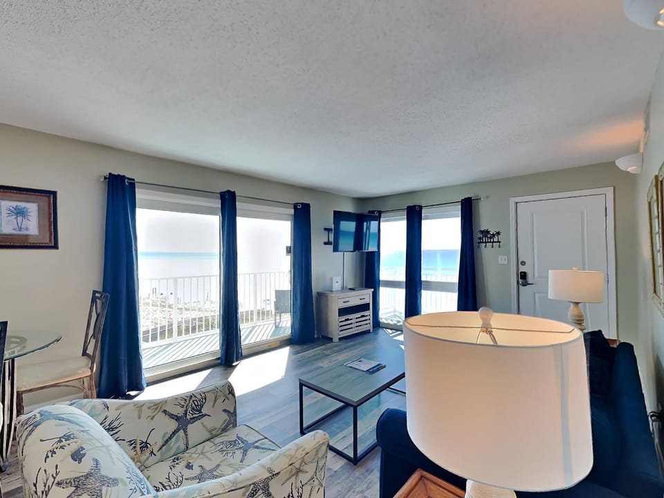 TV and multimedia, Living room, Seating area, Sea view, furniture