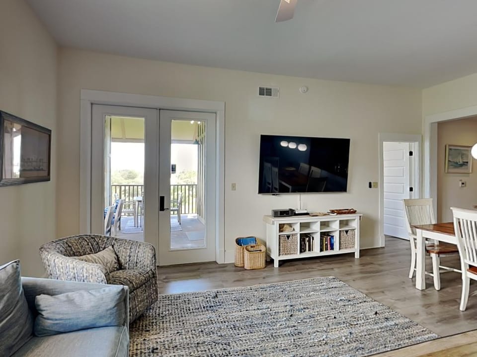 TV and multimedia, Balcony/Terrace, Living room, Seating area, furniture, air conditioner