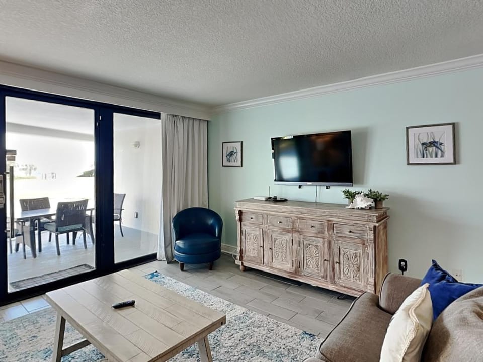 TV and multimedia, Balcony/Terrace, Living room, Seating area, furniture