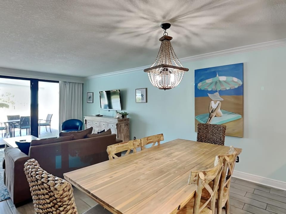 TV and multimedia, Balcony/Terrace, Living room, Seating area, Dining area, furniture