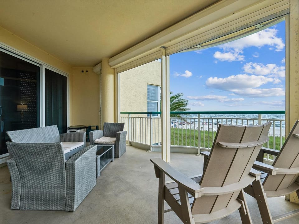 Balcony/Terrace, Seating area, Beach, Sea view