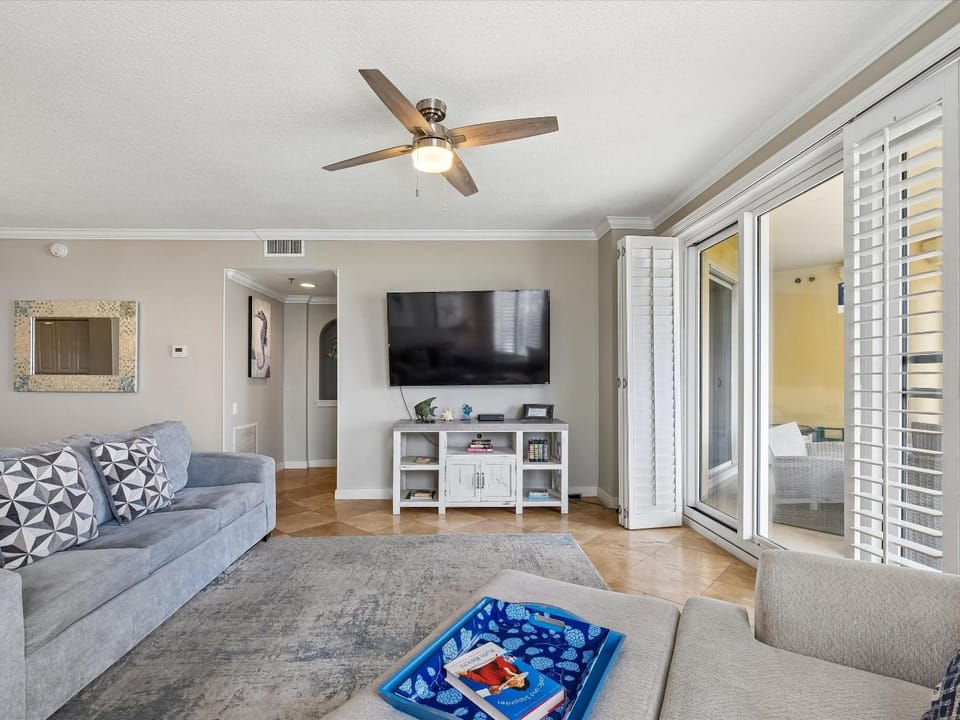 TV and multimedia, Balcony/Terrace, Living room, Seating area
