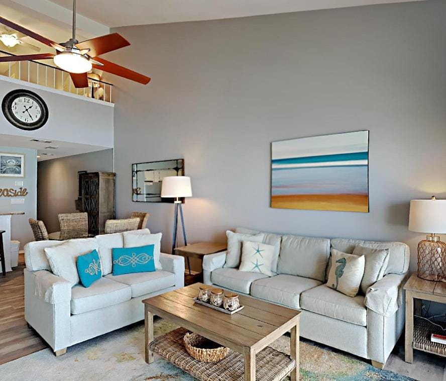 Living room, Seating area, furniture
