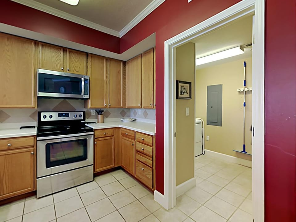 Bathroom, Kitchen or kitchenette, Facility for disabled guests, microwave, oven, stove