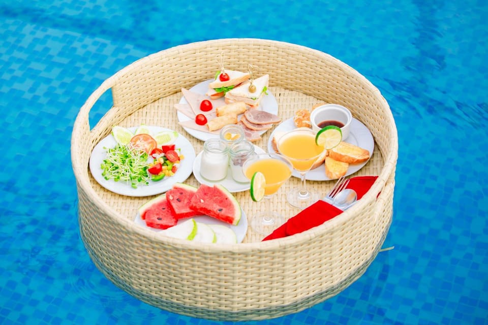 Food and drinks, Food, Swimming pool, Breakfast