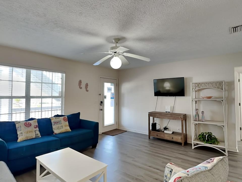 TV and multimedia, Living room, Seating area, furniture