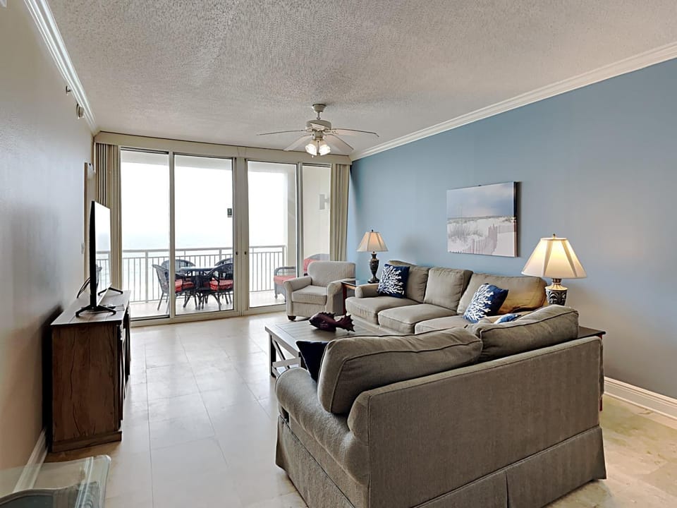 TV and multimedia, Balcony/Terrace, Living room, Seating area, Sea view, furniture