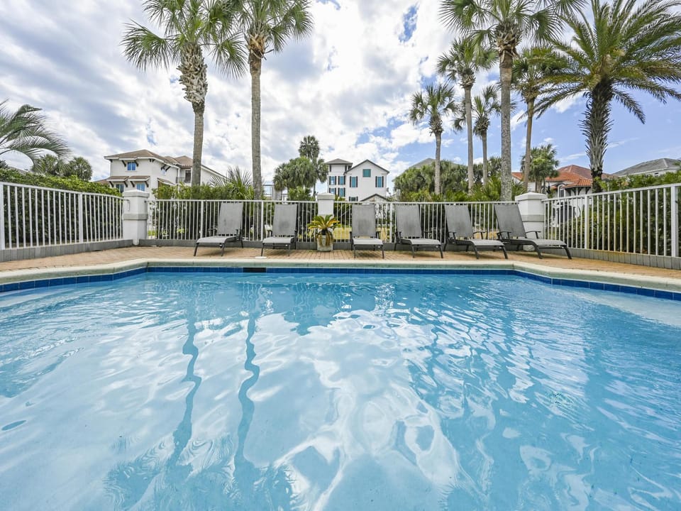 Garden, Seating area, Swimming pool