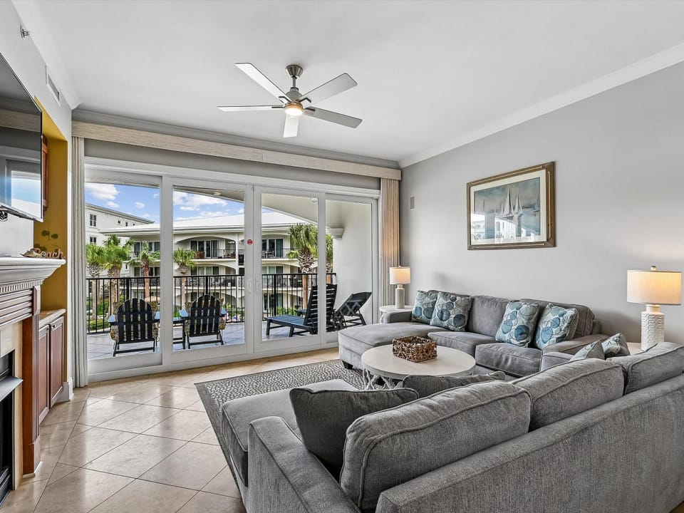 Balcony/Terrace, Living room, Seating area, furniture