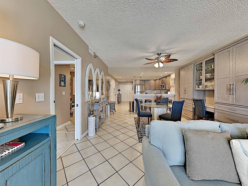 Kitchen or kitchenette, Living room, Seating area, Dining area, furniture