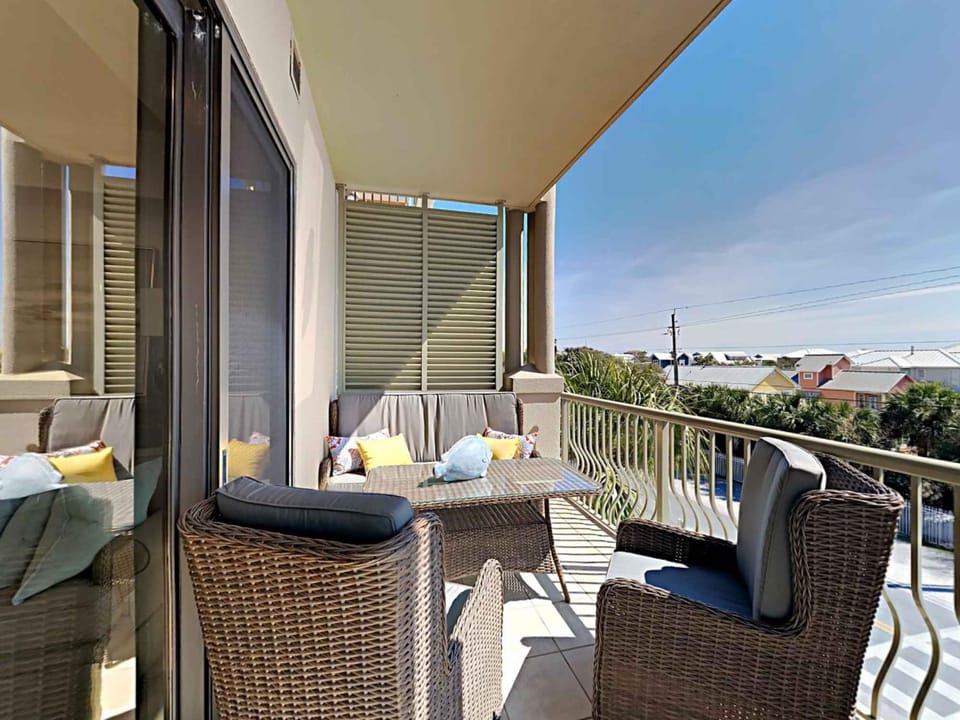 Neighbourhood, Balcony/Terrace, Seating area