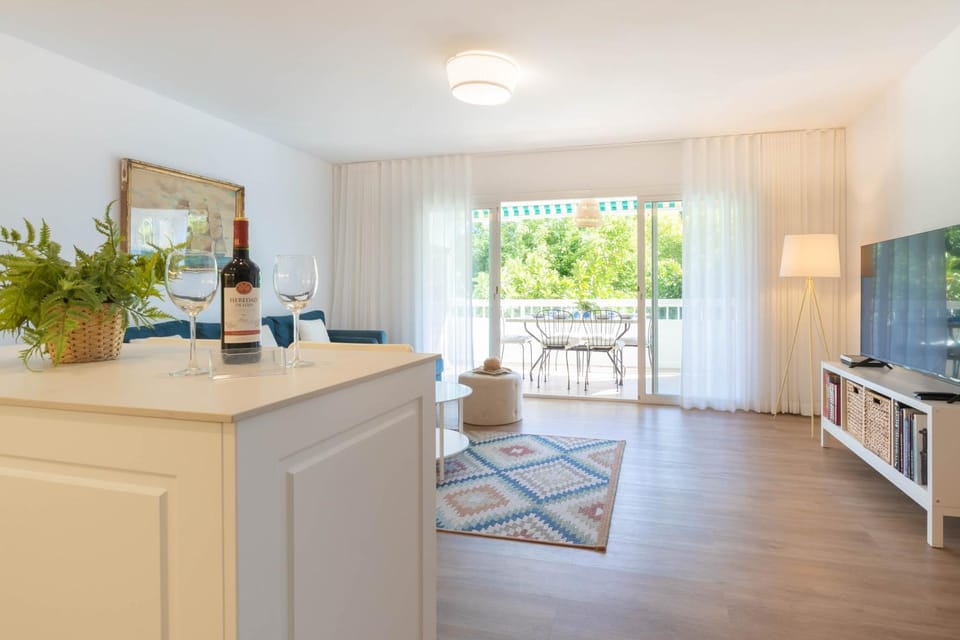 TV and multimedia, Kitchen or kitchenette, Living room, Dining area