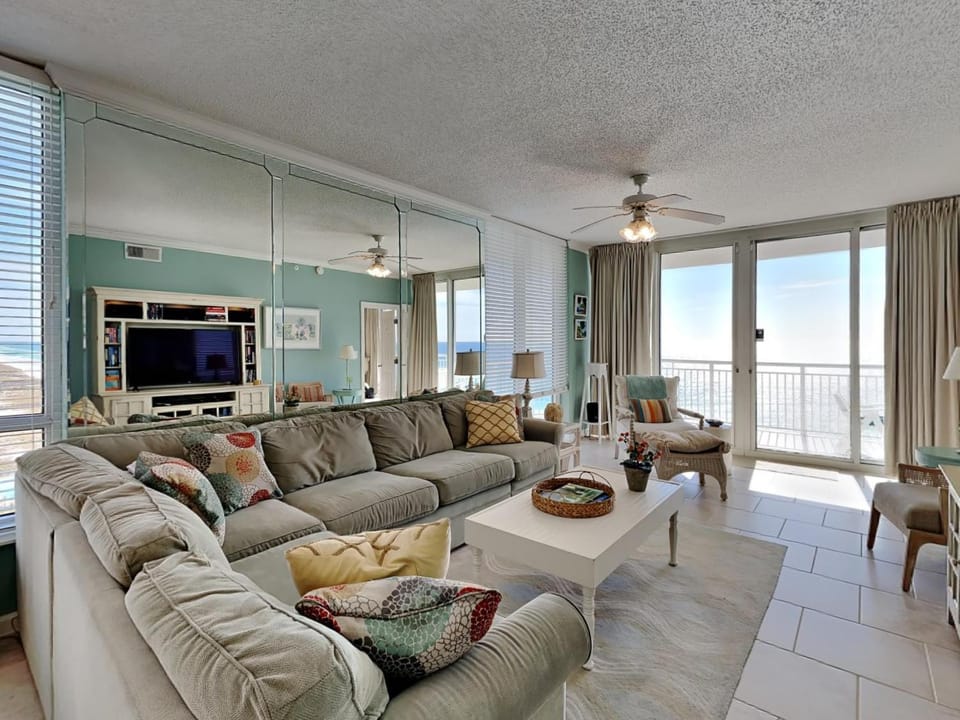 TV and multimedia, View (from property/room), Balcony/Terrace, Living room, Seating area, Sea view, furniture