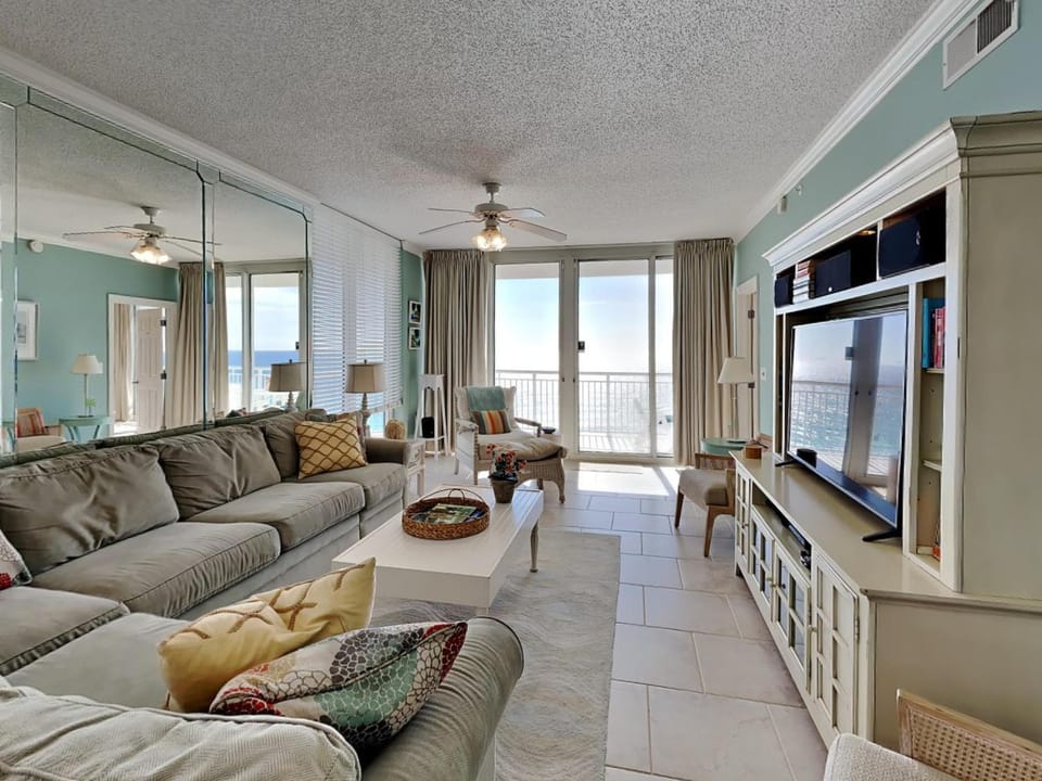 TV and multimedia, Balcony/Terrace, Living room, Seating area, Sea view, furniture