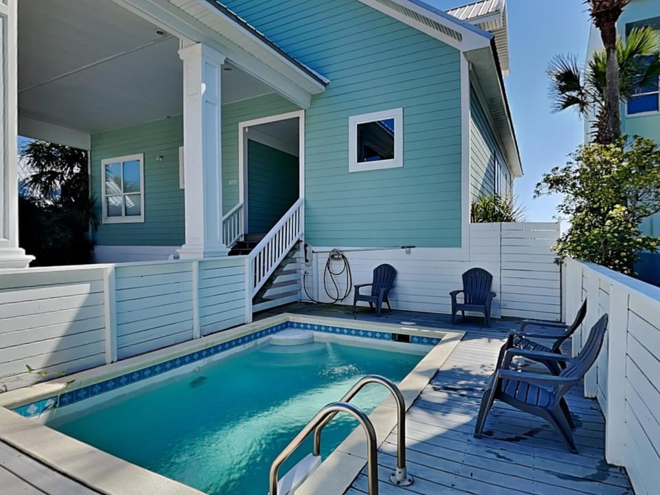 Property building, Patio, Garden, Seating area, Swimming pool