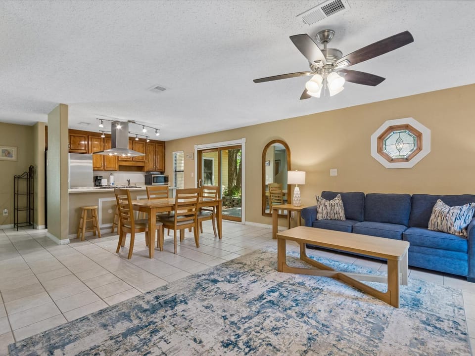 Kitchen or kitchenette, Living room, Seating area, Dining area, furniture, microwave