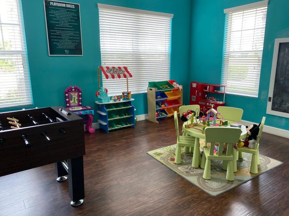 Super Comfy and Spacious 3 Bedroom 15-20 minutes from Disney, with major shopping 4 minutes away House in Four Corners