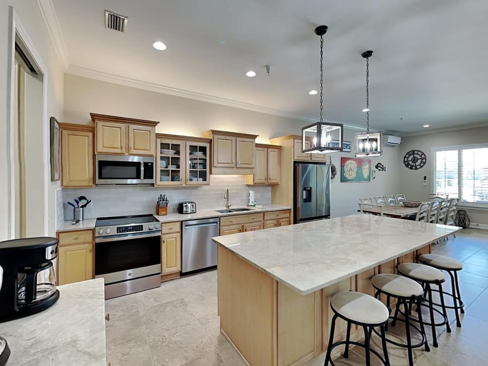Kitchen or kitchenette, Dining area, microwave, oven, stove, kitchen, air conditioner