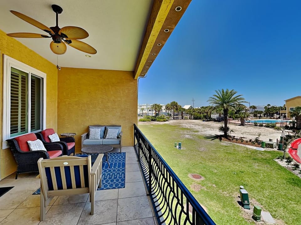 Patio, Balcony/Terrace, Seating area, furniture