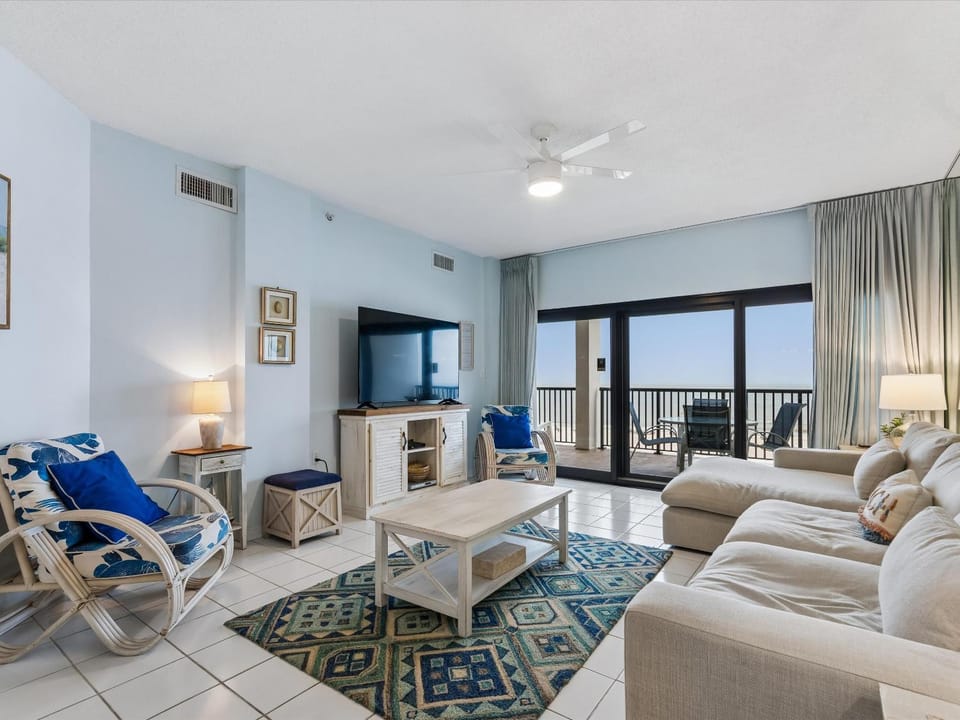 TV and multimedia, Balcony/Terrace, Living room, Seating area, Sea view, furniture