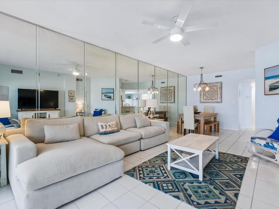 TV and multimedia, Living room, Seating area, Dining area, furniture, air conditioner