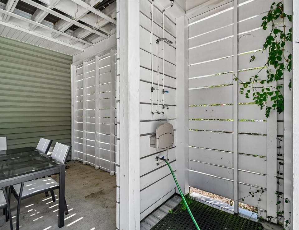 Shower, Patio, Garden