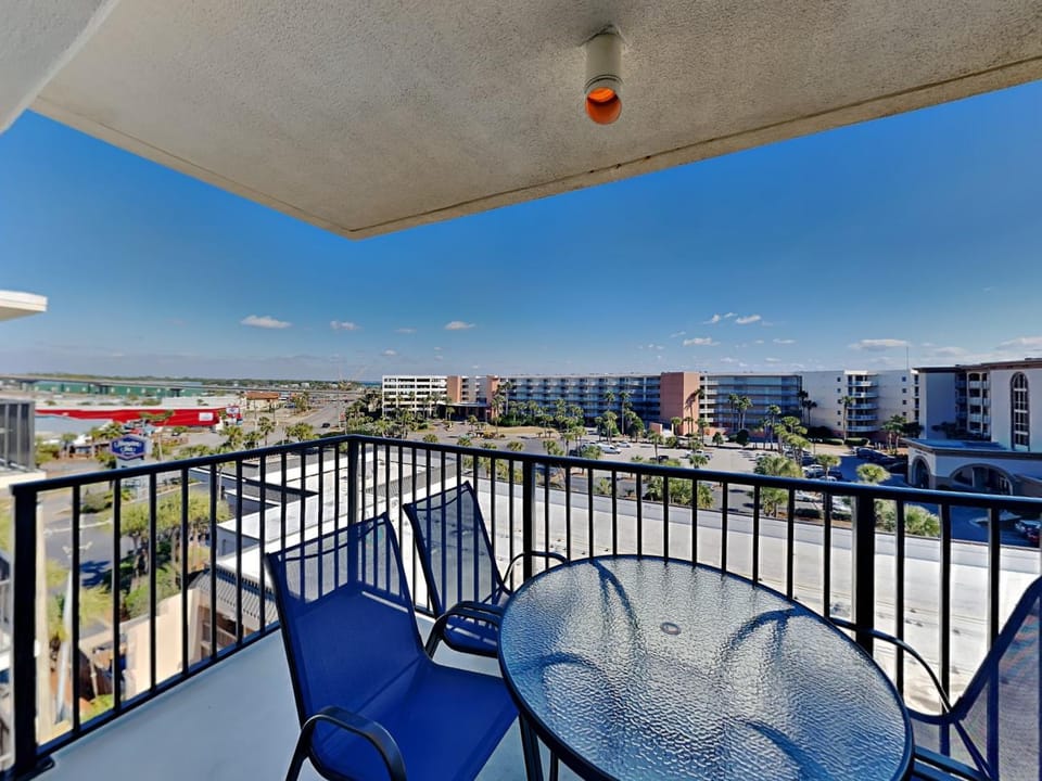 Balcony/Terrace, Seating area, City view