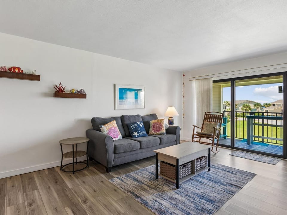 Balcony/Terrace, Living room, Seating area, furniture