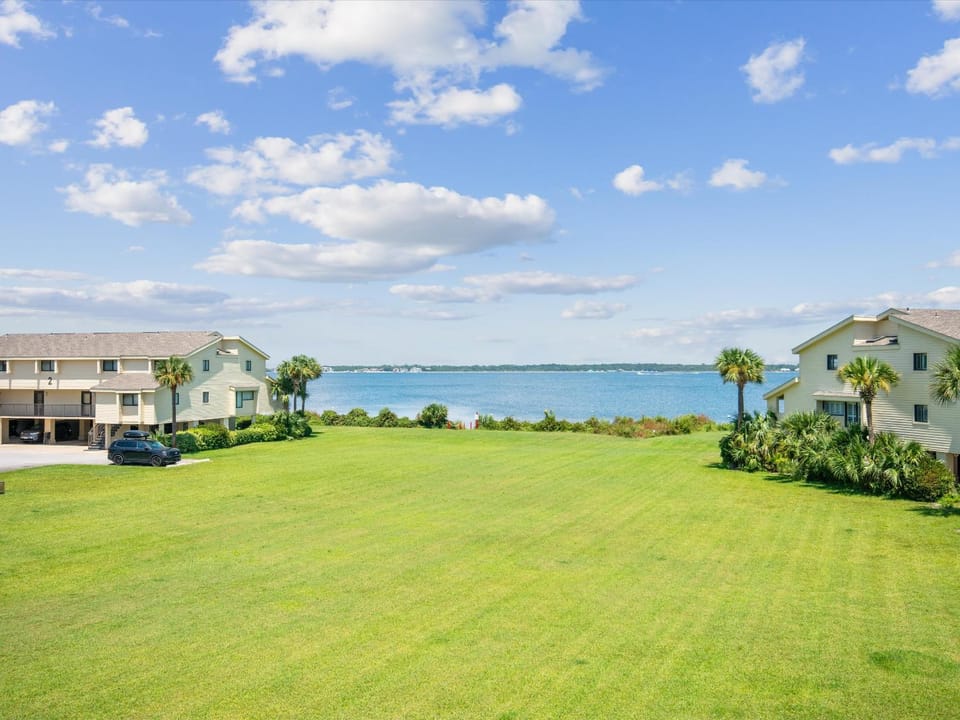 Property building, Natural landscape, Garden, View (from property/room), Sea view, Parking