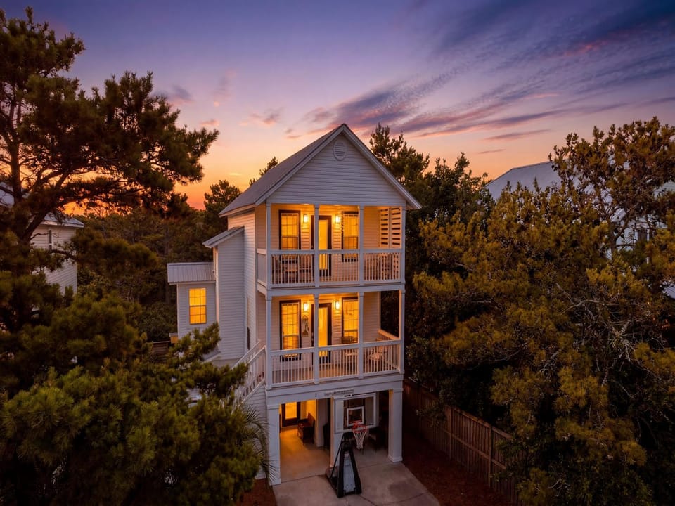Property building, Facade/entrance, Natural landscape, Balcony/Terrace, Sunset