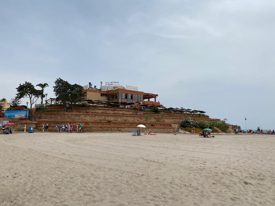 Restaurant/places to eat, Beach