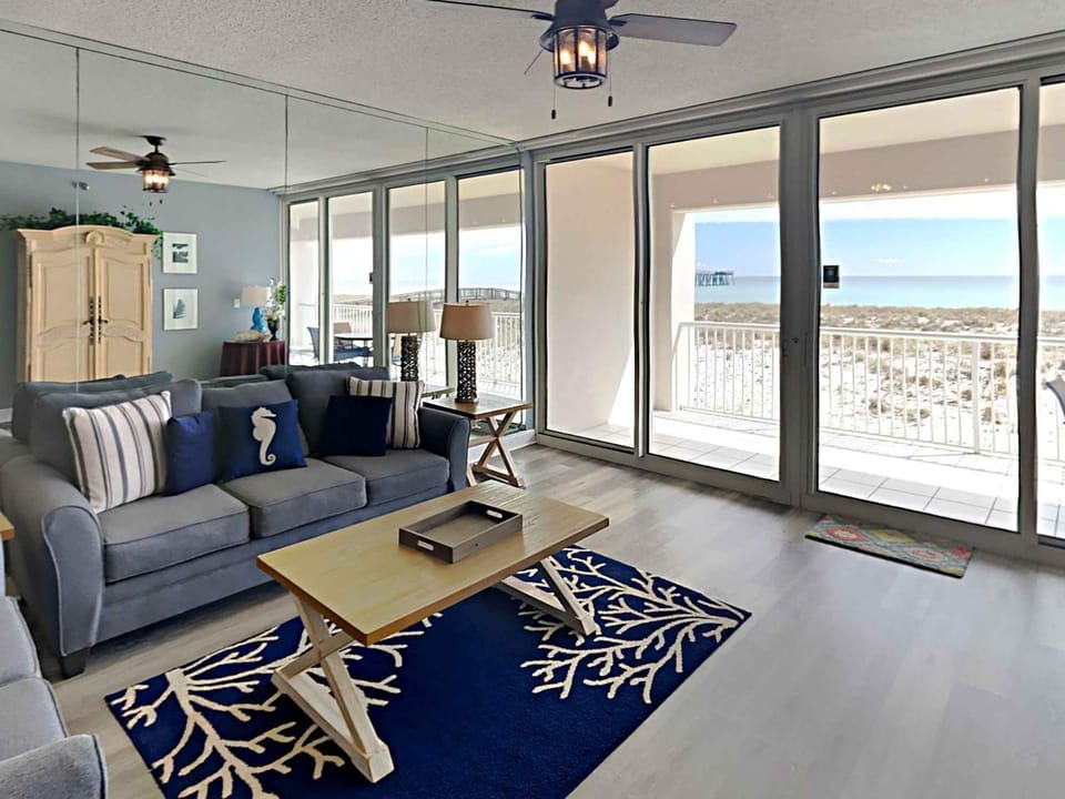 Balcony/Terrace, Living room, Seating area, Beach, Sea view