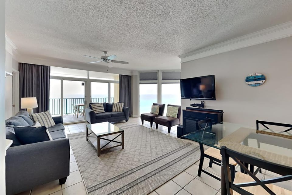 TV and multimedia, Balcony/Terrace, Living room, Seating area, Sea view, furniture