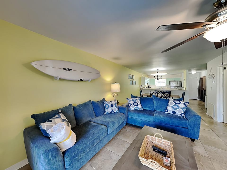 Living room, Seating area, furniture
