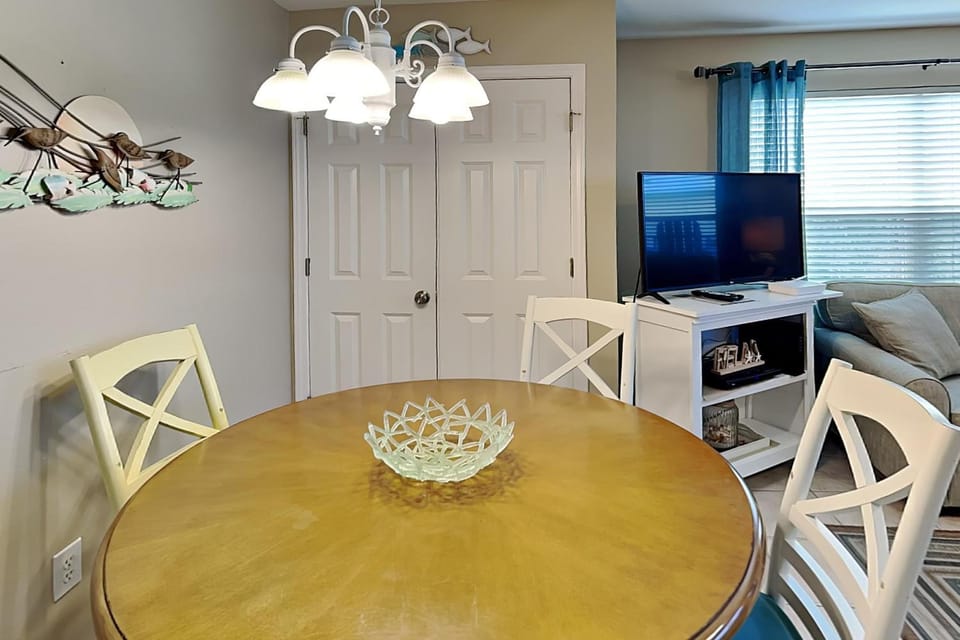 TV and multimedia, Living room, Dining area, furniture