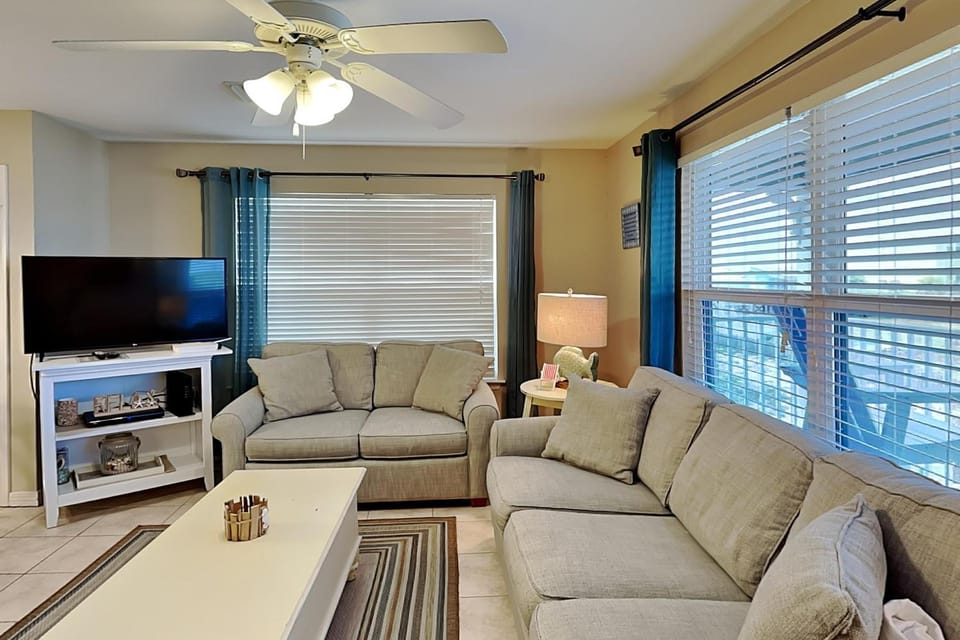 TV and multimedia, Living room, Seating area, furniture