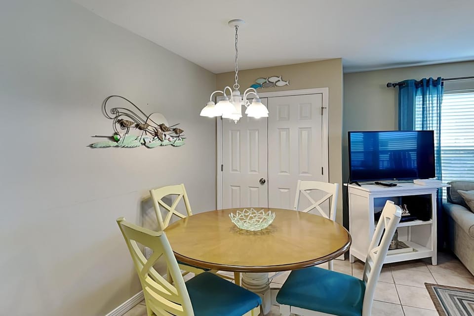 TV and multimedia, Seating area, Dining area, furniture