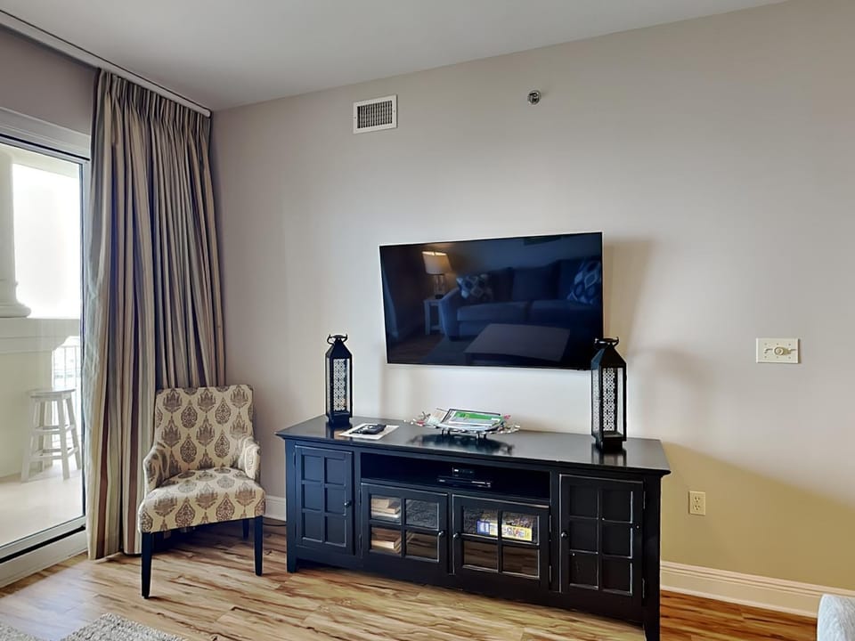 TV and multimedia, Seating area, furniture, air conditioner