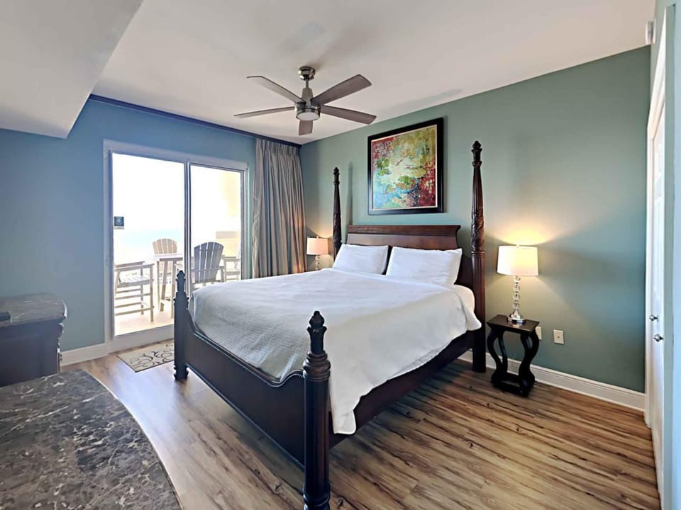 Bed, Balcony/Terrace, Seating area, Bedroom, furniture