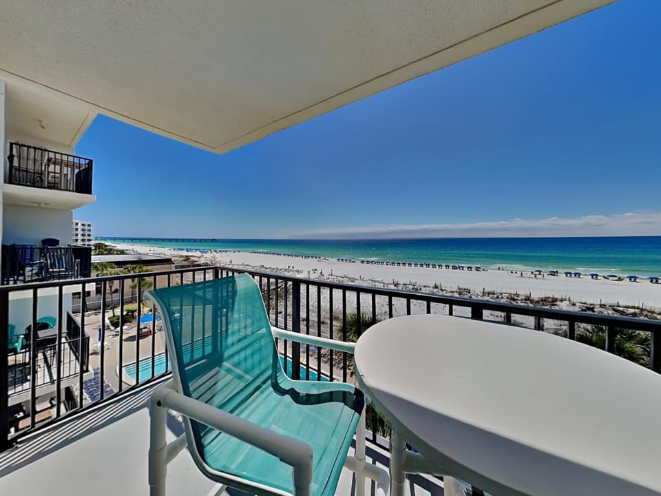 Balcony/Terrace, Seating area, Beach, Pool view, Sea view, Swimming pool