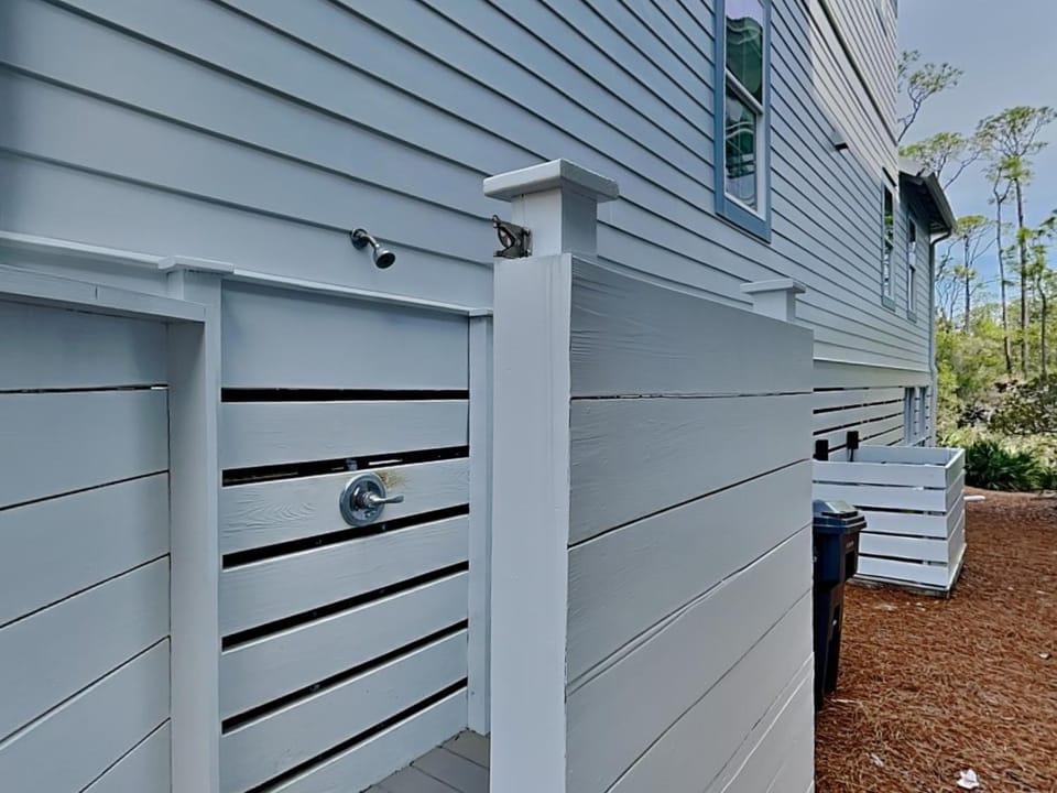 Property building, Facade/entrance, Neighbourhood, Natural landscape, Garden
