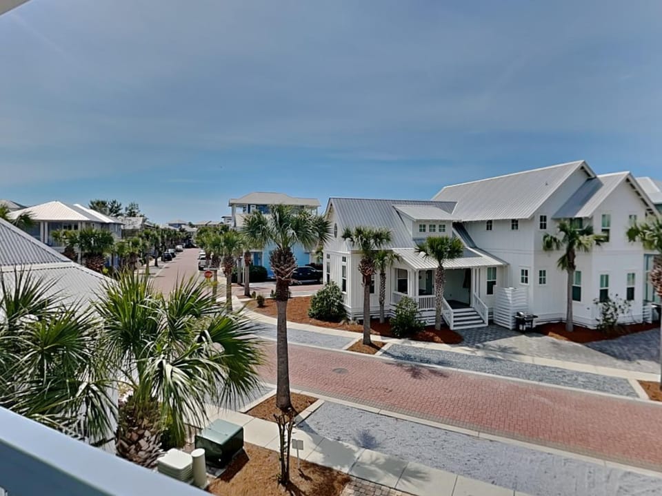 Property building, Neighbourhood, Natural landscape, Parking