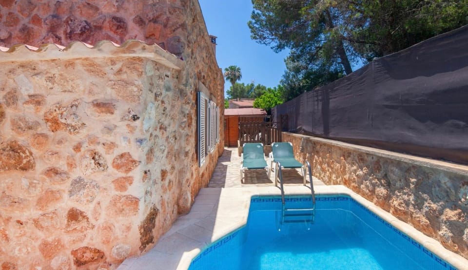 Day, Pool view, Swimming pool, sunbed