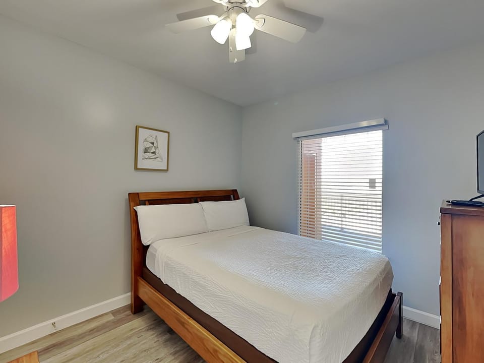 Bed, TV and multimedia, Bedroom, furniture