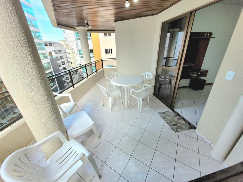 Apartamento 200 metros da praia 03 quartos com ar condicionado - Meia Praia - Itapema Apartment in Porto Belo