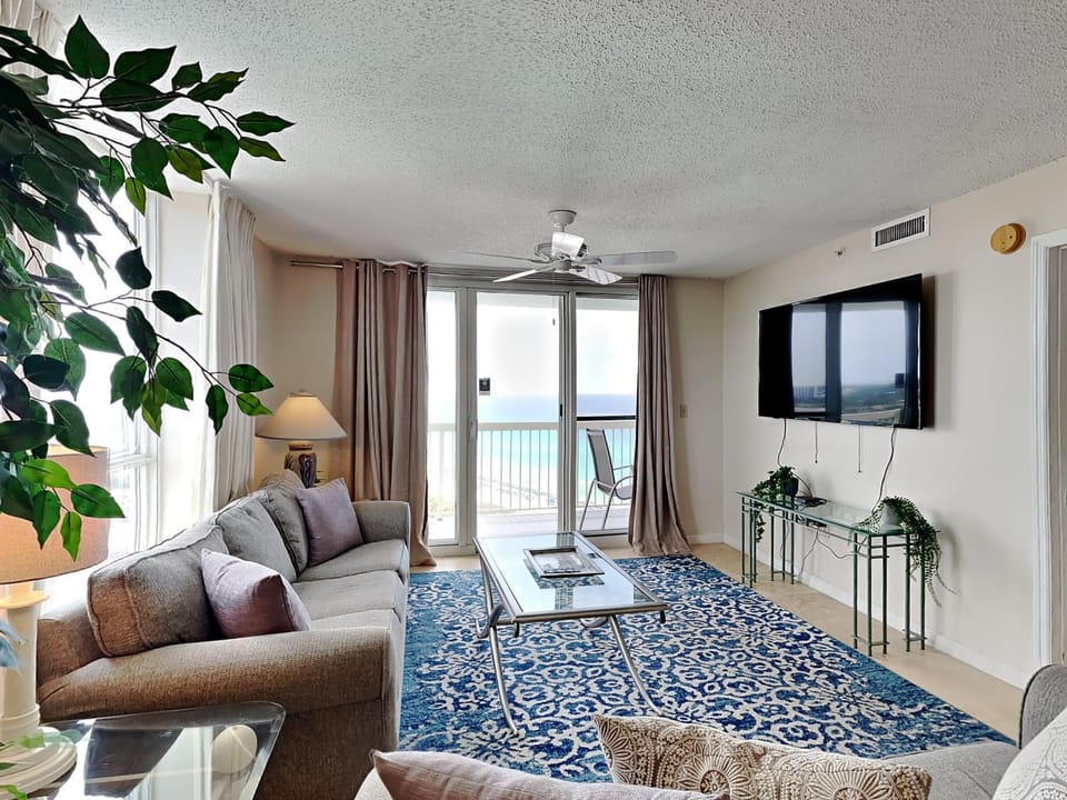 TV and multimedia, Balcony/Terrace, Living room, Seating area, Sea view, air conditioner