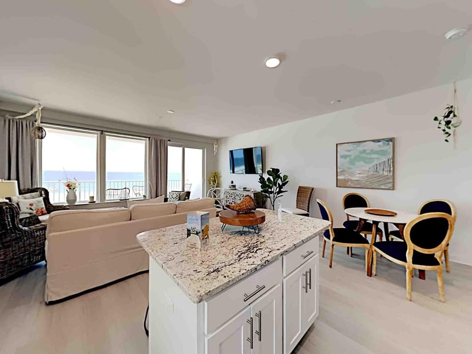 View (from property/room), Balcony/Terrace, Living room, Dining area, Sea view, furniture
