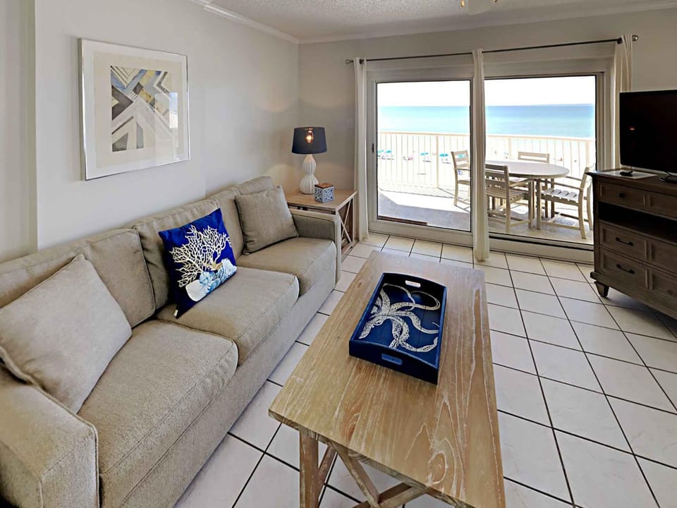 TV and multimedia, Balcony/Terrace, Living room, Seating area, Sea view, furniture
